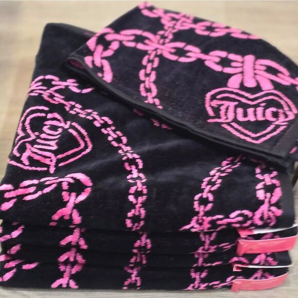 Juicy Couture Home Logo Chained Heart Oversized Plush Bath & Hand Towel Set - Picture 3 of 9